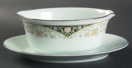 Ashleigh Gravy Boat with Attached Underplate