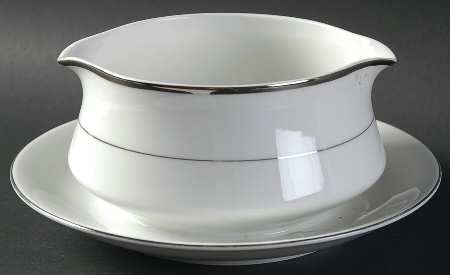 Jill Gravy Boat with Attached Underplate