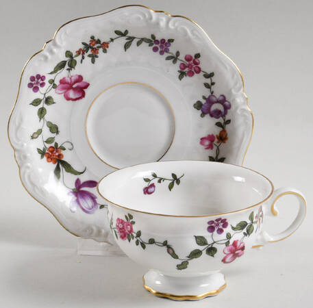 Carola Footed Cup & Saucer Set