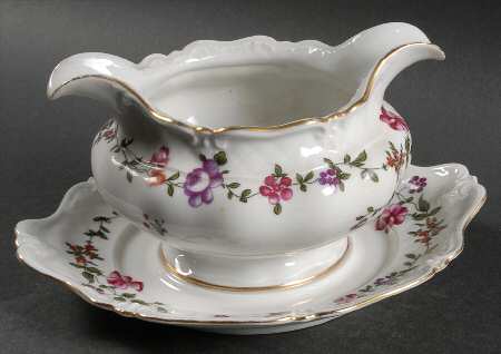 Carola Gravy Boat with Attached Underplate