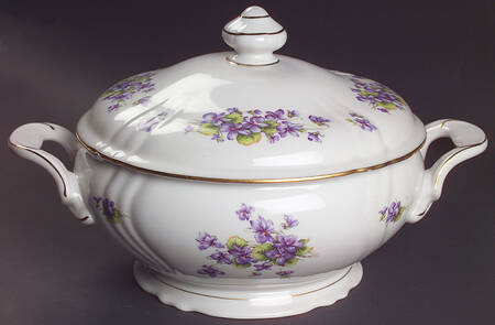 Violet Violet Bouquet Round Covered Vegetable