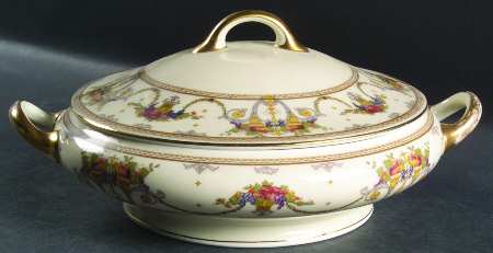 2392 Round Covered Vegetable