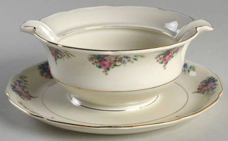 Madeline Gravy Boat with Attached Underplate