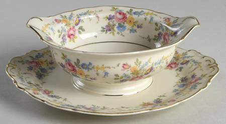 Queens Rose (Scalloped, No Gold Scrolls) Gravy Boat with Attached Underplate