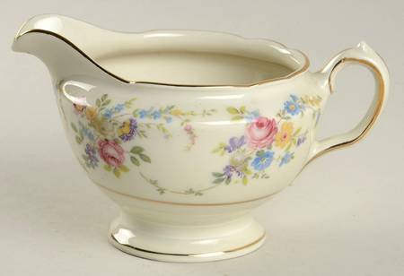 Queens Rose (Scalloped, No Gold Scrolls) Creamer