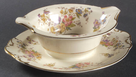 The Symphony Gravy Boat with Attached Underplate