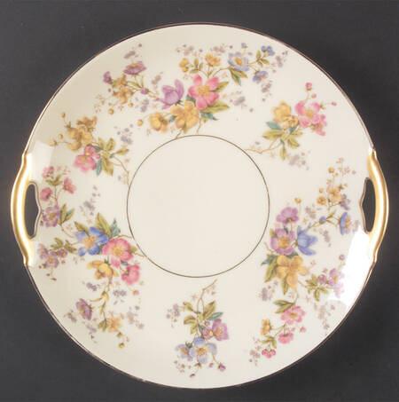 The Symphony Handled Cake Plate
