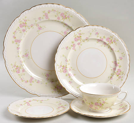 Antoinette 5 Piece Place Setting