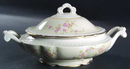 Antoinette Oval Covered Vegetable