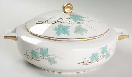 Bryn Mawr Round Covered Vegetable