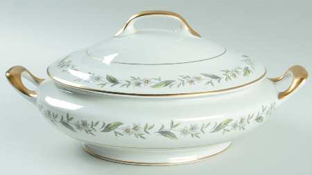 Bridal Wreath Round Covered Vegetable