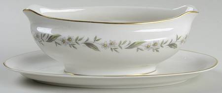 Bridal Wreath Gravy Boat with Attached Underplate