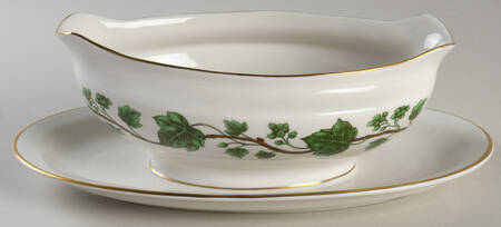 Emerald Ivy Gravy Boat with Attached Underplate