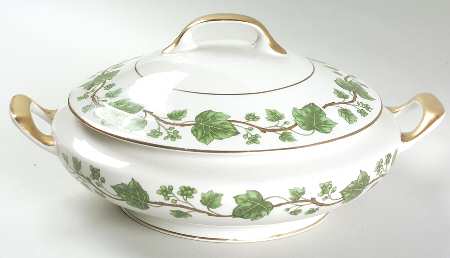 Emerald Ivy Round Covered Vegetable