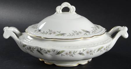 Fleur De Blanc Oval Covered Vegetable