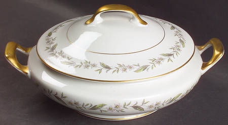 Gardenia Round Covered Vegetable