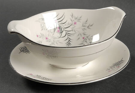 Jeannine Round Gravy Boat/Attached Underplate