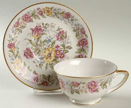 Lady Mayfair Footed Cup & Saucer Set