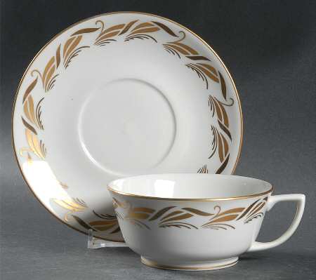 La Reine Footed Cup & Saucer Set