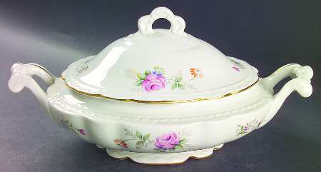Lord Patterson (Scalloped Edge) Oval Covered Vegetable