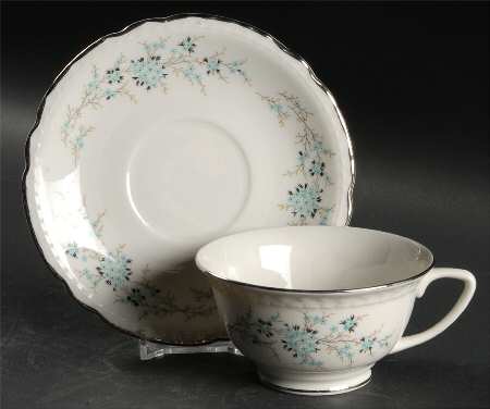 Lorelei Footed Cup & Saucer Set