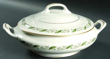 Magnolia Round Covered Vegetable