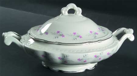 Minuet (Scalloped) Oval Covered Vegetable