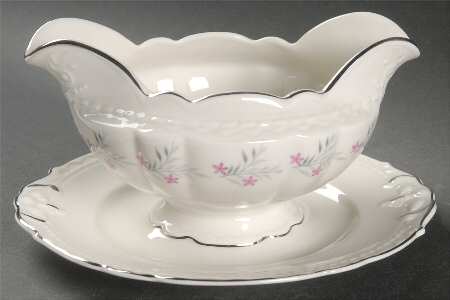 Minuet (Scalloped) Gravy Boat with Attached Underplate