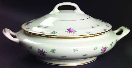 Rambler Rose Round Covered Vegetable