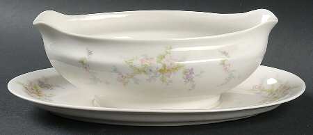 ROJ110 Gravy Boat with Attached Underplate