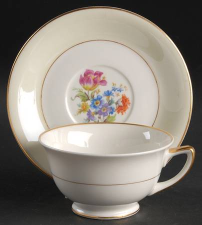 Glenda Footed Cup & Saucer Set