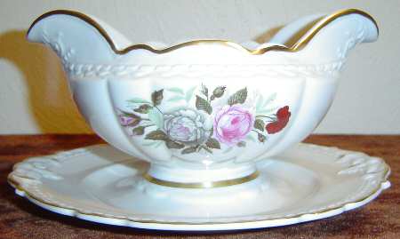 ROJ22 Gravy Boat with Attached Underplate