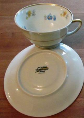ROJ32 Footed Cup