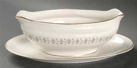 ROJ52 Gravy Boat with Attached Underplate