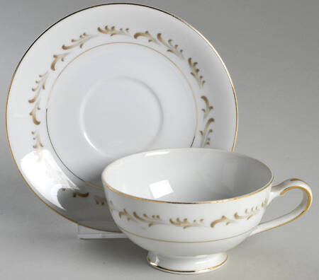 Chantilly Footed Cup & Saucer Set