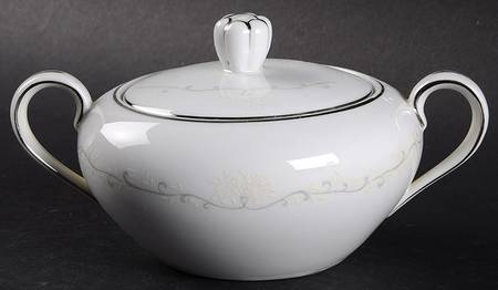 Elizabeth Sugar Bowl & Lid