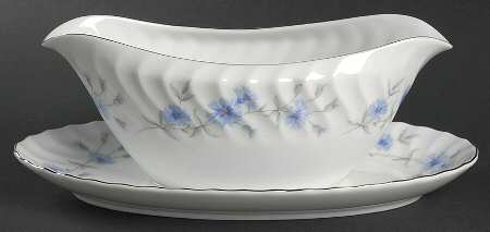 Radiance Gravy Boat with Attached Underplate