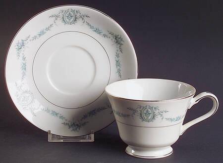 Ranete Footed Cup & Saucer Set