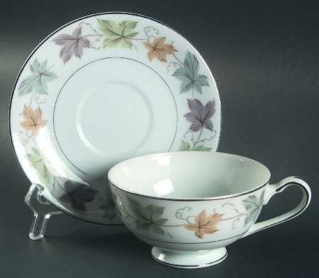 Sandra Footed Cup & Saucer Set