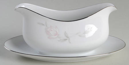 Solitaire Gravy Boat with Attached Underplate
