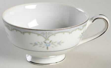 Wellesley Footed Cup