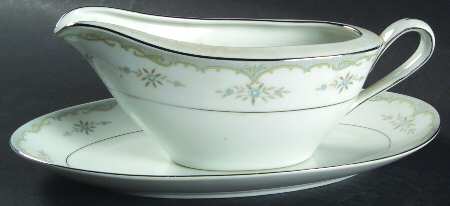 Wellesley Gravy Boat & Underplate/Relish