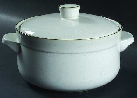 Field Song 2 Qt Round Covered Casserole