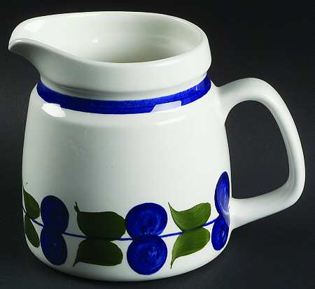 Irene 32 Oz Pitcher