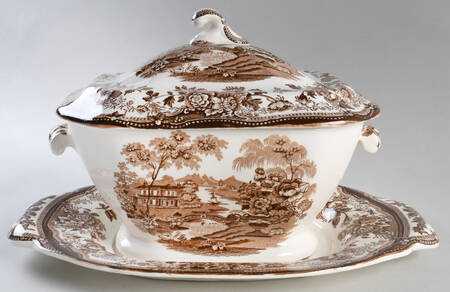 Tonquin Brown Tureen & Lid w/Underplate