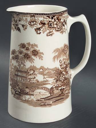 Tonquin Brown 40 Oz Pitcher