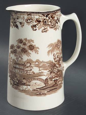 Tonquin Brown 32 Oz Pitcher
