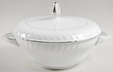Annette (Platinum Trim) Round Covered Vegetable