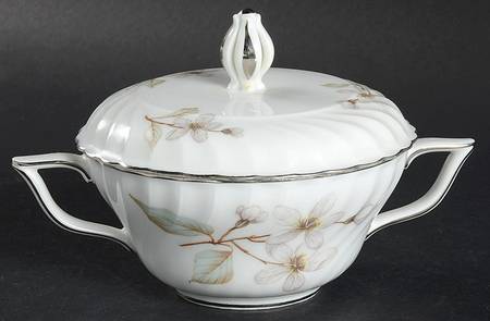 Dogwood (Platinum Trim) Sugar Bowl & Lid
