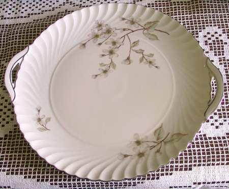 Dogwood (Platinum Trim) Handled Cake Plate